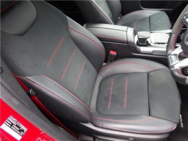 Mercedes-AMG GLB 35 2023 - Image 13