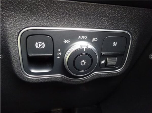 Mercedes-AMG GLB 35 2023 - Image 32