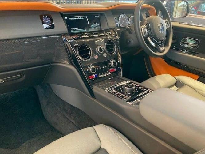 Rolls-Royce Cullinan Black Badge 2023 - Image 11