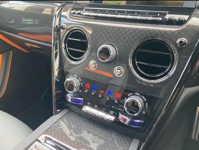 Rolls-Royce Cullinan Black Badge 2023 - Image 14