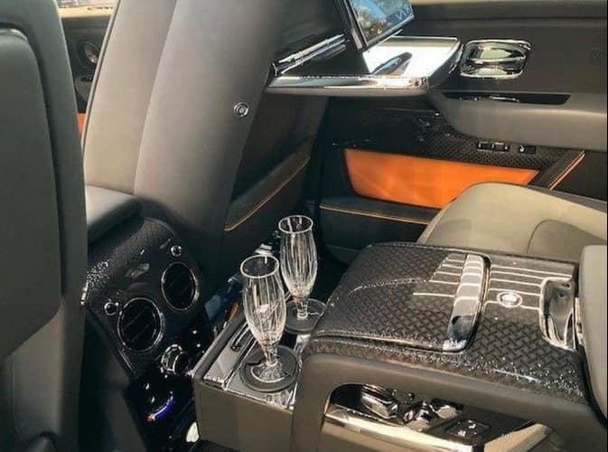 Rolls-Royce Cullinan Black Badge 2023 - Image 17