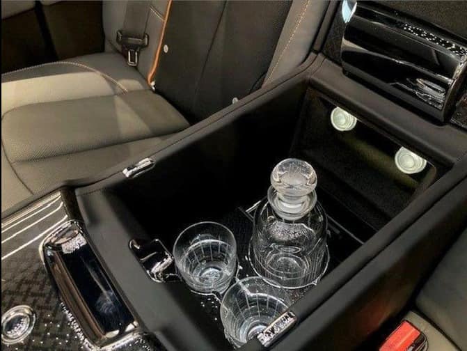 Rolls-Royce Cullinan Black Badge 2023 - Image 29