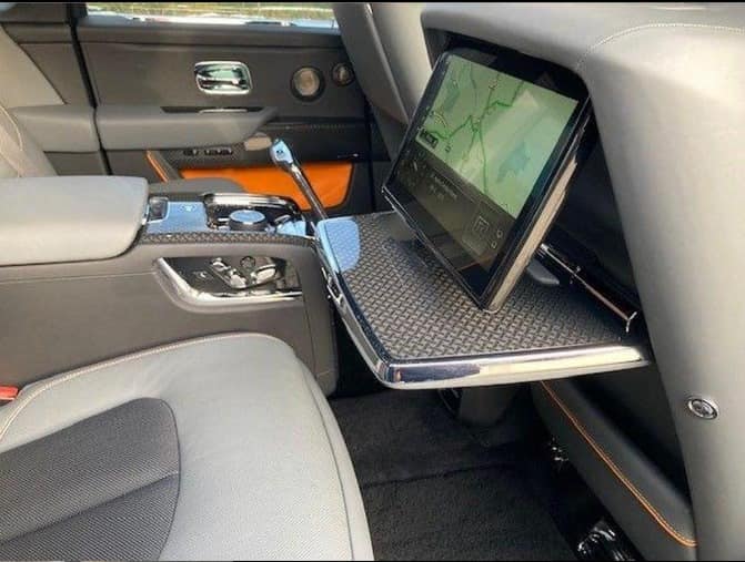 Rolls-Royce Cullinan Black Badge 2023 - Image 30