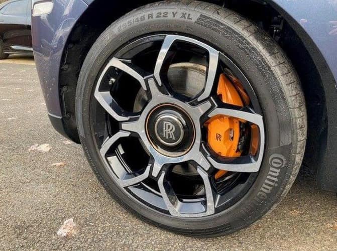 Rolls-Royce Cullinan Black Badge 2023 - Image 35