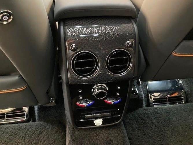 Rolls-Royce Cullinan Black Badge 2023 - Image 38