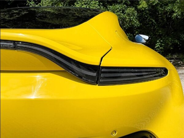 Aston Martin Vantage 2024 - Image 12