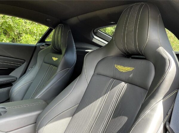 Aston Martin Vantage 2024 - Image 20