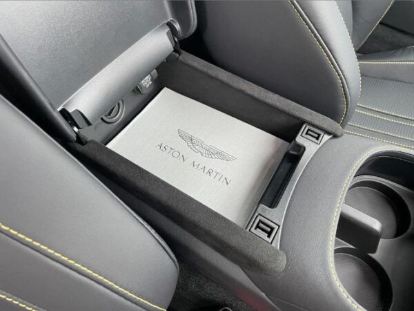 Aston Martin Vantage 2024 - Image 27