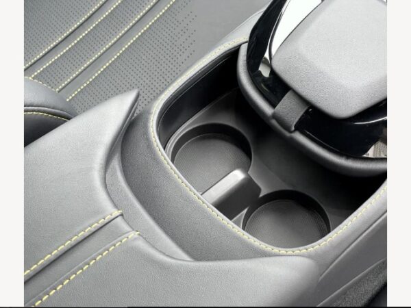 Aston Martin Vantage 2024 - Image 28