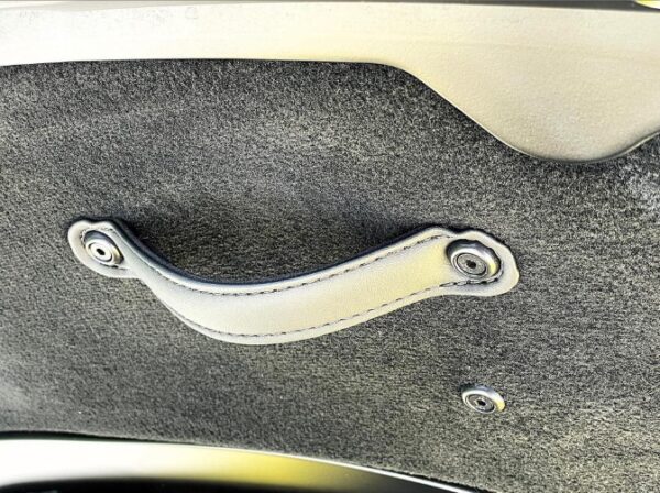 Aston Martin Vantage 2024 - Image 36