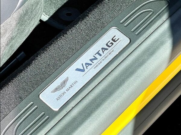 Aston Martin Vantage 2024 - Image 37