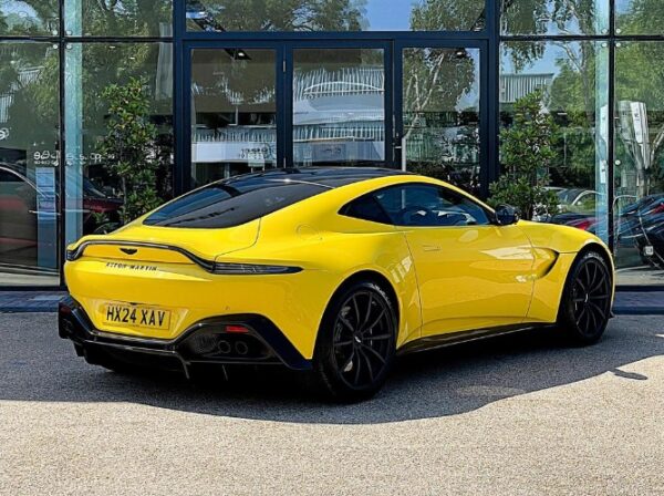 Aston Martin Vantage 2024 - Image 43