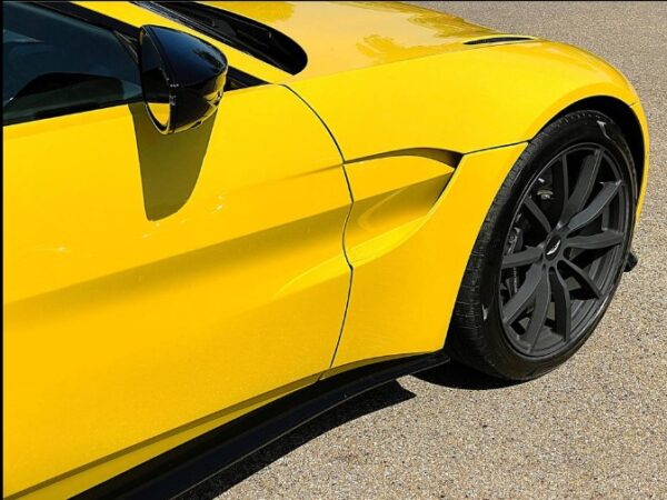 Aston Martin Vantage 2024 - Image 50
