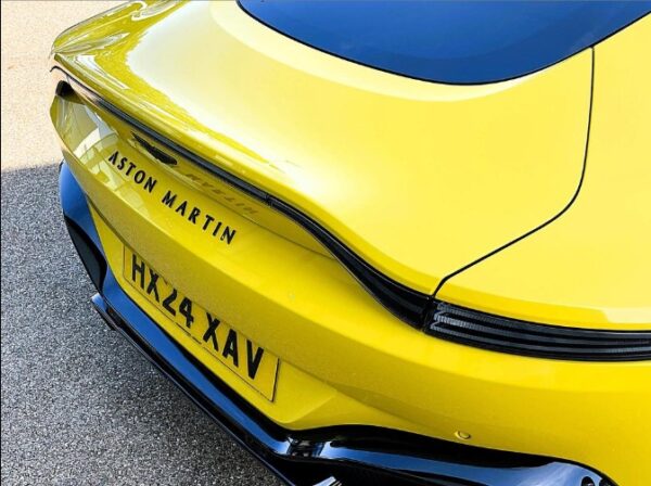 Aston Martin Vantage 2024 - Image 53