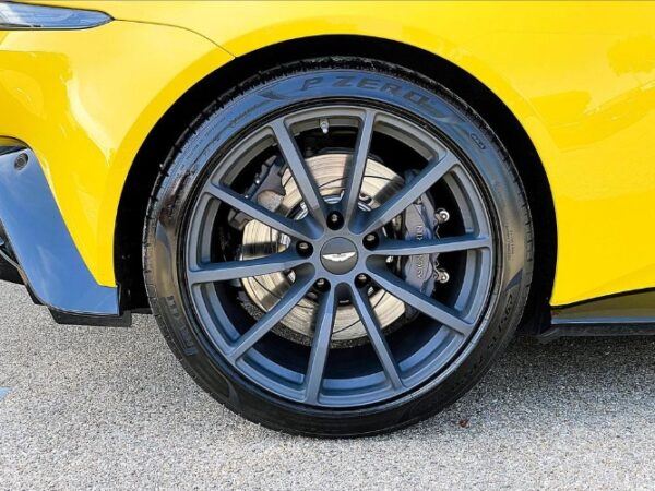 Aston Martin Vantage 2024 - Image 54