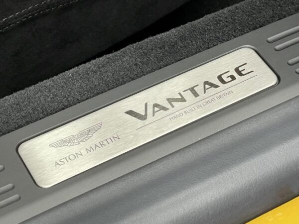 Aston Martin Vantage 2024 - Image 56