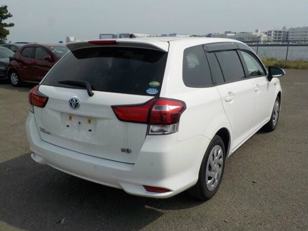 Toyota Fielder 2020 Hybrid - Image 4