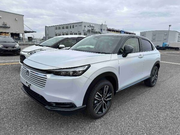 New Model Vezel Z Play 2024 Facelift and updated sound system (Stock ID: 5279)