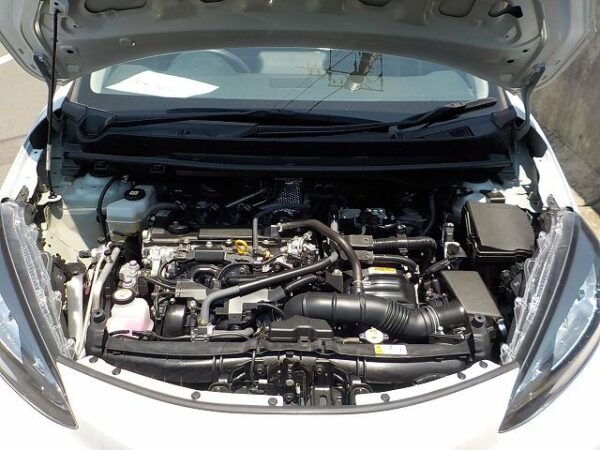 TOYOTA Pearl white Aqua 2022 new shape hybrid (Stock ID: 5282) - Image 12
