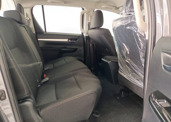 2024 TOYOTA DOUBLE CAB 4x2 - Image 9