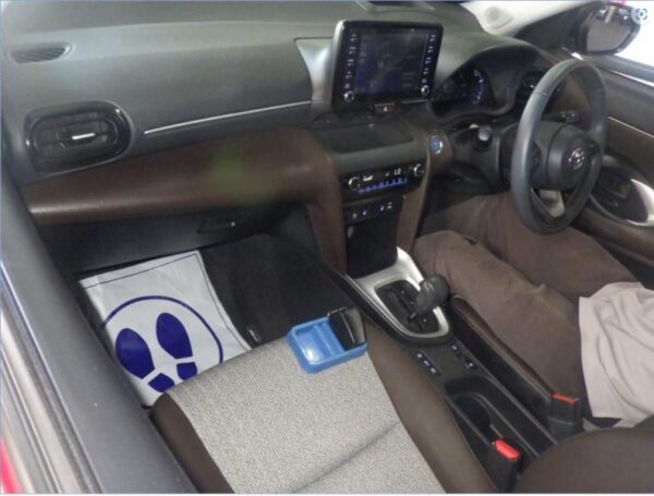 Red Yaris Cross 2tone 2021 40k mileage Hybrid 2wd Z - Image 3