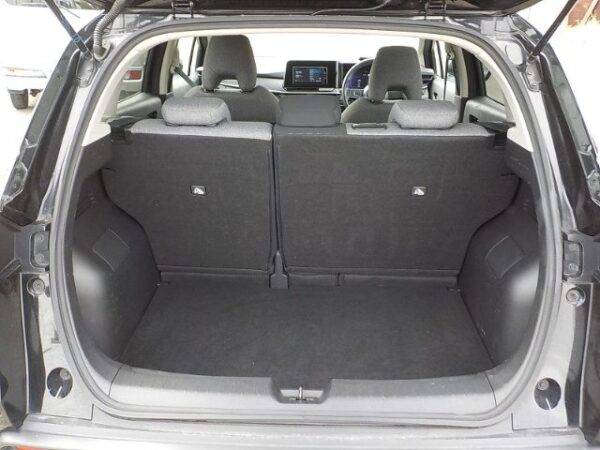 Nissan Black Note 2021 2WD - Image 8
