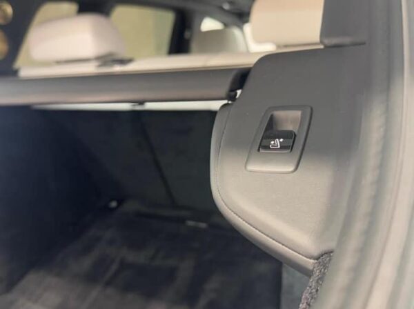 Rolls-Royce Cullinan Black Badge 2023 - Image 15