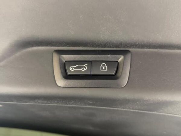 Rolls-Royce Cullinan Black Badge 2023 - Image 16