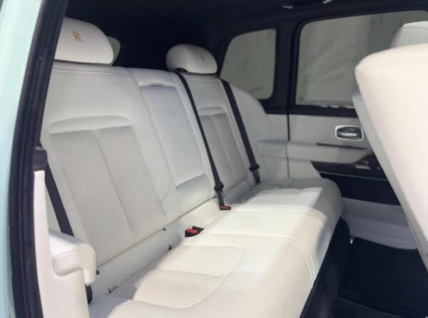 Rolls-Royce Cullinan Black Badge 2023 - Image 19
