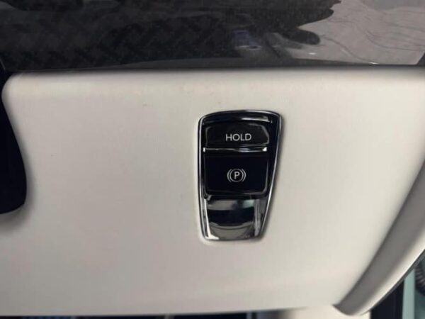 Rolls-Royce Cullinan Black Badge 2023 - Image 20