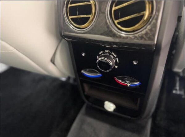 Rolls-Royce Cullinan Black Badge 2023 - Image 23