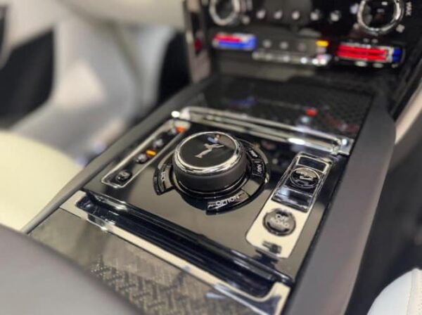 Rolls-Royce Cullinan Black Badge 2023 - Image 24