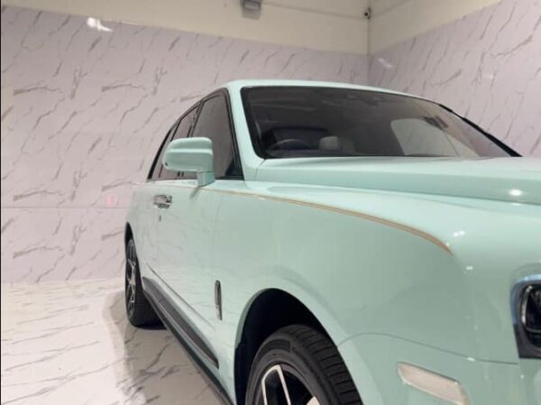 Rolls-Royce Cullinan Black Badge 2023 - Image 26