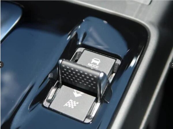 Jaguar e pace 2023 1500cc Hybrid 3k Mileage only - Image 8