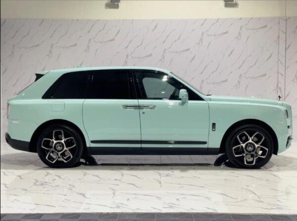 Rolls-Royce Cullinan Black Badge 2023 - Image 7
