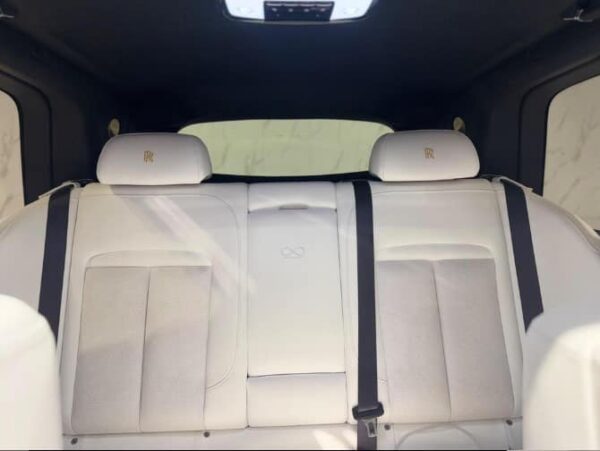 Rolls-Royce Cullinan Black Badge 2023 - Image 9