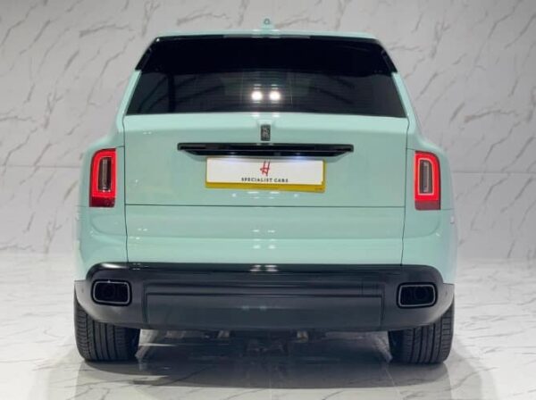 Rolls-Royce Cullinan Black Badge 2023 - Image 10