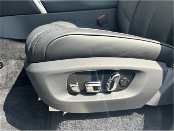 Rolls-Royce Cullinan Grace White 2024 - Image 25