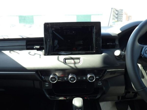 Brand New Honda Vezel Z 2025 Green - Image 10