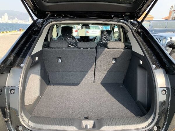 Brand New Honda Vezel X 2025 Black - Image 12