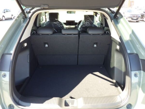 Brand New Honda Vezel Z 2025 Green - Image 14