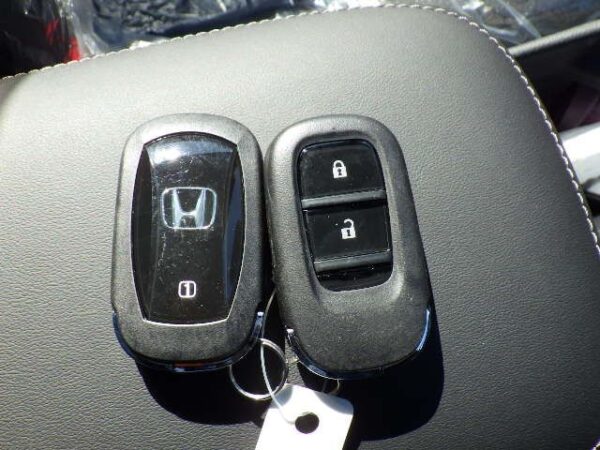 Brand New Honda Vezel X 2025 Grey - Image 15