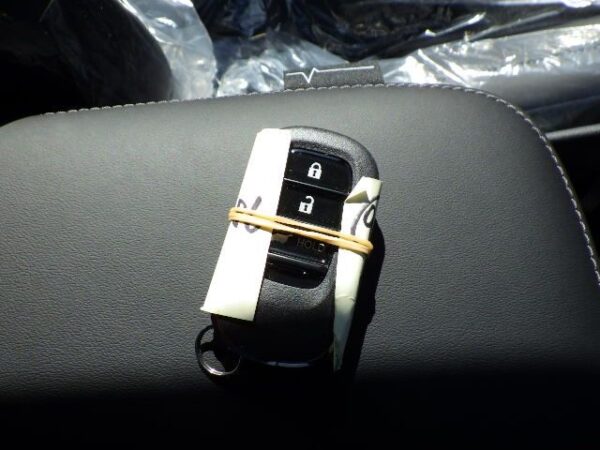 Brand New Honda Vezel Z 2025 Green - Image 16