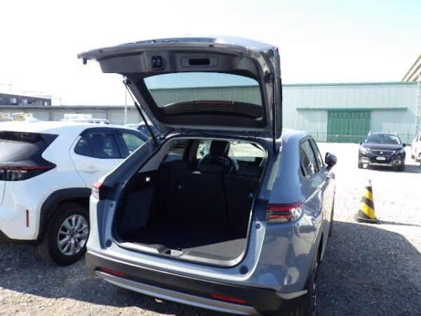 Brand New Honda Vezel X 2025 Grey - Image 18