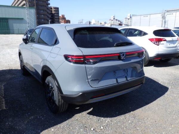 Brand New Honda Vezel X 2025 Grey - Image 3