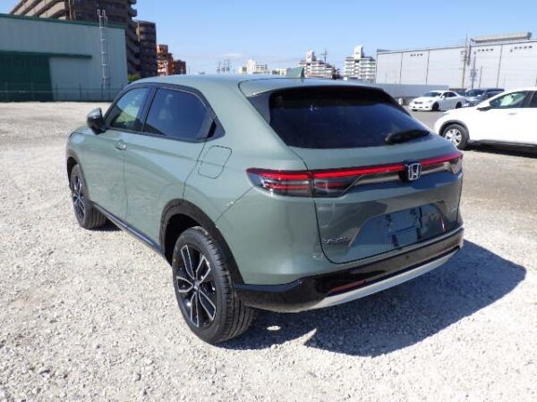 Brand New Honda Vezel Z 2025 Green - Image 3