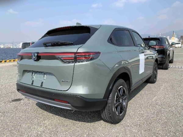 Brand New Honda Vezel X 2025 Green - Image 11