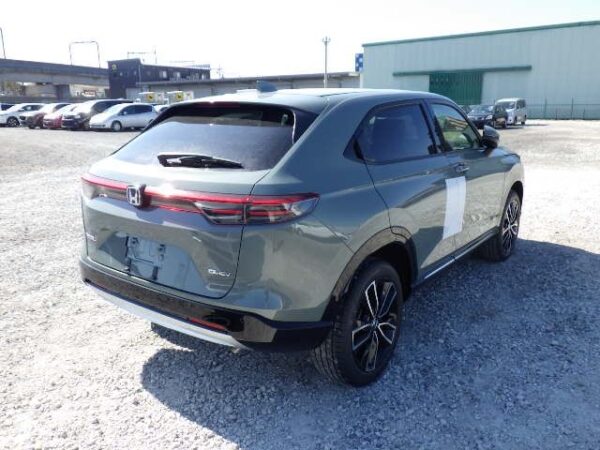 Brand New Honda Vezel Z 2025 Green - Image 4