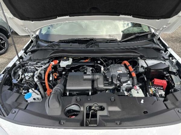 Brand New Honda Vezel X 2025 Pearl White - Image 4