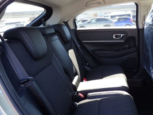 Brand New Honda Vezel Z 2025 Green - Image 7